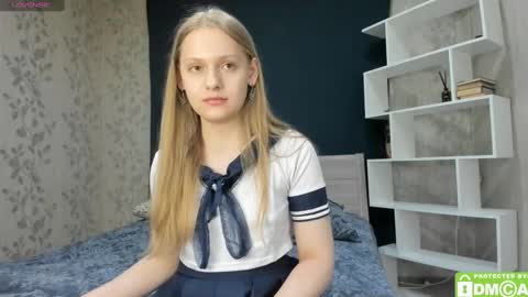 Snapshot of onelovelyalice chatting on 01.22.25 onelovelyalice online show from 01.22.25