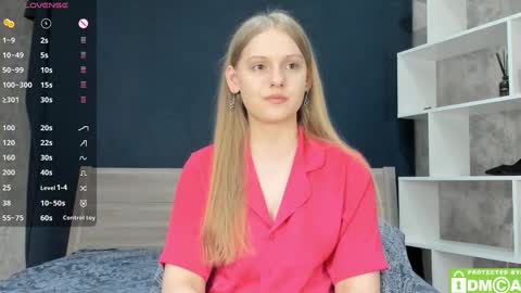 Snapshot of onelovelyalice chatting on 03.10.25 onelovelyalice online show from 03.10.25