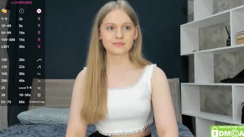 Snapshot of onelovelyalice chatting on 03.11.25 onelovelyalice online show from 03.11.25