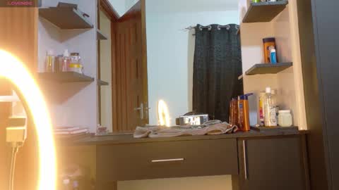 Snapshot of online_bestie chatting on 12.14.25 Bestie online show from 12.14.25