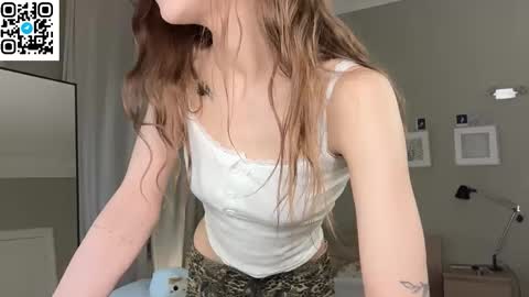 Snapshot of onlykitty_chillhere chatting on 12.17.25 BARBARA online show from 12.17.25