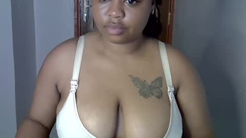 Snapshot of onlyyhazelbrown chatting on 09.30.25 Patience online show from 09.30.25