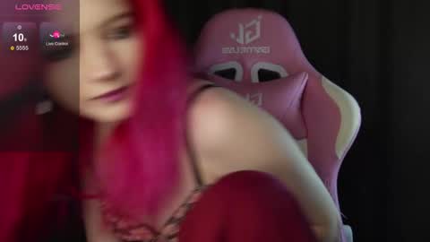 Snapshot of ooliviaa chatting on 11.28.25 Hannah online show from 11.28.25