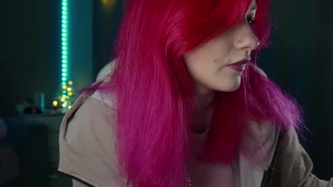 Snapshot of ooliviaa chatting on 12.17.25 Hannah online show from 12.17.25