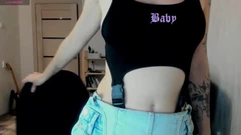 Snapshot of oops_britney chatting on 11.18.25 Britney online show from 11.18.25