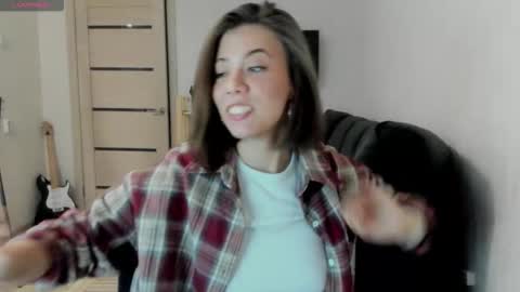 Snapshot of oops_britney chatting on 11.20.25 Britney online show from 11.20.25