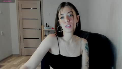 Snapshot of oops_britney chatting on 12.02.25 Britney online show from 12.02.25