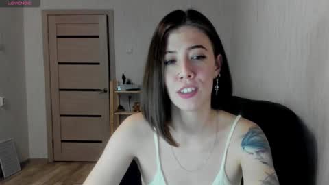 Snapshot of oops_britney chatting on 12.04.25 Britney online show from 12.04.25