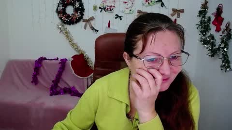 Snapshot of oovanessahotts chatting on 12.20.25 Vanessa online show from 12.20.25