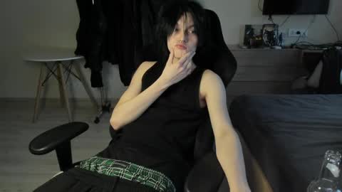 Snapshot of opiunarium chatting on 04.23.26 Bella and John online show from 04.23.26