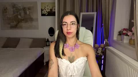 Eve Voss online show from 10.07.25