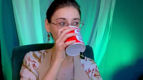 Orianna -  Hi Im into geek culture cosplay crafting LARP games. Shall we play DnD online show from 10.10.25