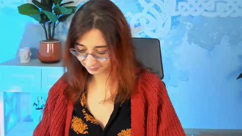 Orianna -  Hi Im into geek culture cosplay crafting LARP games. Shall we play DnD online show from 10.15.25
