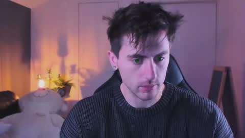 Snapshot of oscar_miller_ chatting on 11.08.25 Oscar online show from 11.08.25