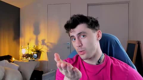 Snapshot of oscar_miller_ chatting on 11.20.25 Oscar online show from 11.20.25