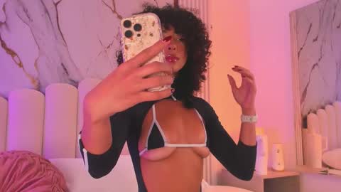 Snapshot of oshun_25 chatting on 11.22.25 Oshun online show from 11.22.25