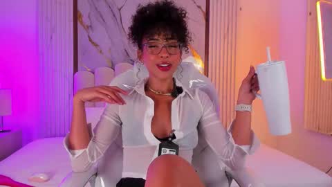 Snapshot of oshun_25 chatting on 11.30.25 Oshun online show from 11.30.25