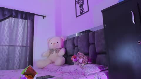 vella online show from 04.14.26