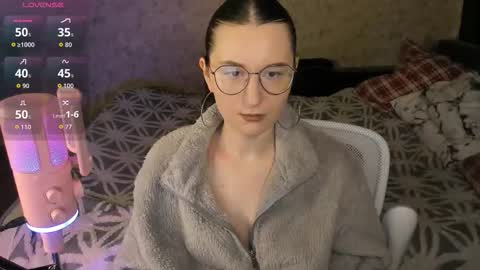 Snapshot of oskar_fucker chatting on 12.18.25 Leliana online show from 12.18.25