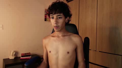 Snapshot of ostin_18hot chatting on 01.04.25 ostin 18hot online show from 01.04.25