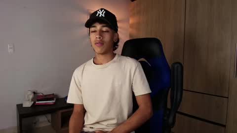 Snapshot of ostin_18hot chatting on 01.11.25 ostin 18hot online show from 01.11.25