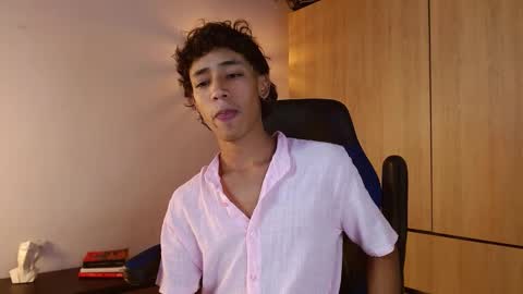 Snapshot of ostin_18hot chatting on 01.14.25 ostin 18hot online show from 01.14.25