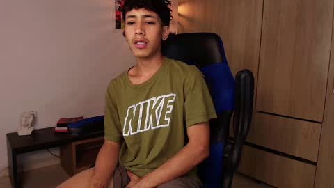 Snapshot of ostin_18hot chatting on 01.19.25 ostin 18hot online show from 01.19.25