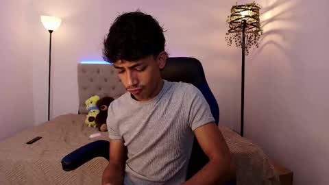 Snapshot of ostin_18hot chatting on 10.11.25 ostin 18hot online show from 10.11.25