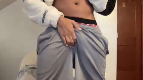 Snapshot of outofhisleague_ chatting on 11.05.25 outofhisleague_ online show from 11.05.25