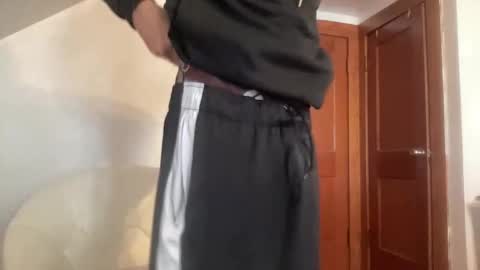 Snapshot of outofhisleague_ chatting on 04.11.26 outofhisleague_ online show from 04.11.26