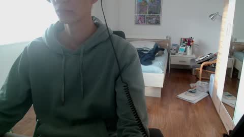 OverkneeBabe online show from 12.06.24