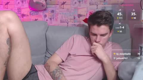 Snapshot of oxmikexo chatting on 01.03.25 Mike online show from 01.03.25