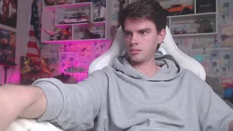 Snapshot of oxmikexo chatting on 02.26.25 Mike online show from 02.26.25