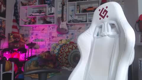 Snapshot of oxmikexo chatting on 03.04.25 Mike online show from 03.04.25