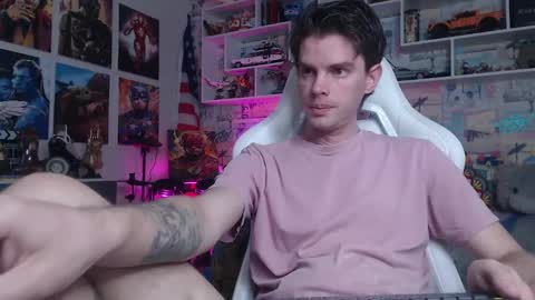 Snapshot of oxmikexo chatting on 03.10.25 Mike online show from 03.10.25