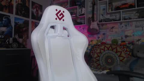 Snapshot of oxmikexo chatting on 03.10.25 Mike online show from 03.10.25