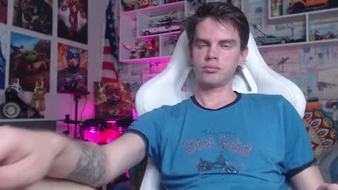 Snapshot of oxmikexo chatting on 03.12.25 Mike online show from 03.12.25