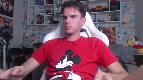 Snapshot of oxmikexo chatting on 09.09.25 Mike online show from 09.09.25