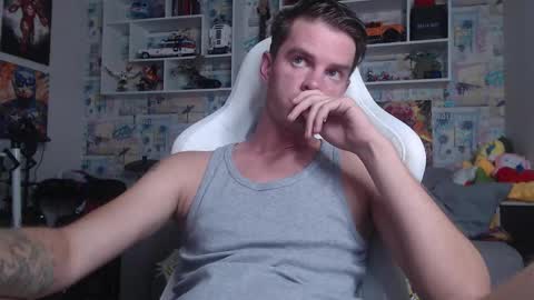 Snapshot of oxmikexo chatting on 09.10.25 Mike online show from 09.10.25