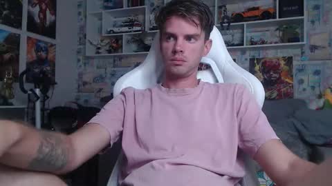 Snapshot of oxmikexo chatting on 09.12.25 Mike online show from 09.12.25