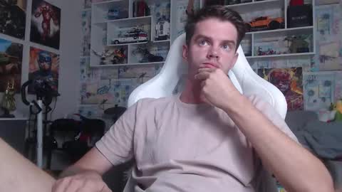 Snapshot of oxmikexo chatting on 09.13.25 Mike online show from 09.13.25