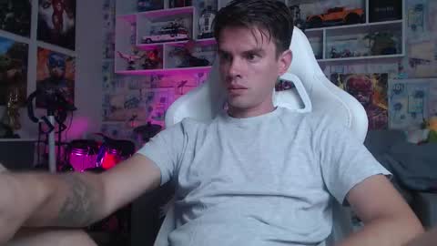 Snapshot of oxmikexo chatting on 09.14.25 Mike online show from 09.14.25