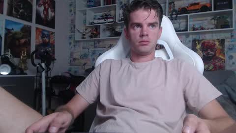 Snapshot of oxmikexo chatting on 09.15.25 Mike online show from 09.15.25