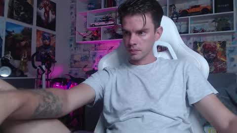 Snapshot of oxmikexo chatting on 09.20.25 Mike online show from 09.20.25