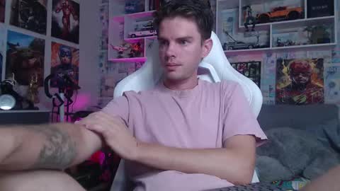 Snapshot of oxmikexo chatting on 09.21.25 Mike online show from 09.21.25