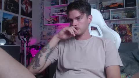 Snapshot of oxmikexo chatting on 09.22.25 Mike online show from 09.22.25