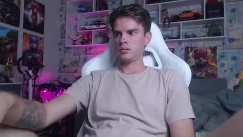 Snapshot of oxmikexo chatting on 09.23.25 Mike online show from 09.23.25