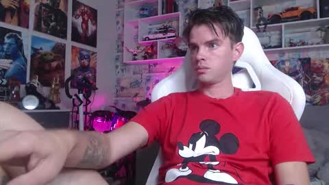 Snapshot of oxmikexo chatting on 09.24.25 Mike online show from 09.24.25