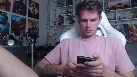 Snapshot of oxmikexo chatting on 09.25.25 Mike online show from 09.25.25