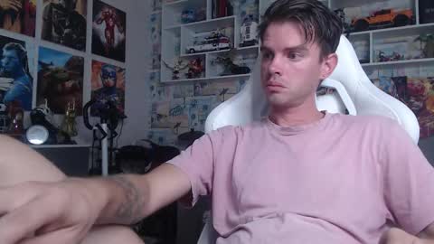 Snapshot of oxmikexo chatting on 09.26.25 Mike online show from 09.26.25